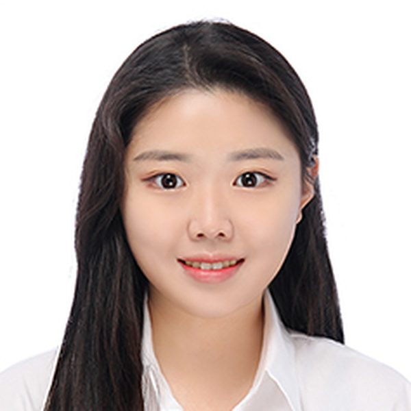 추다운 졸업생 사진